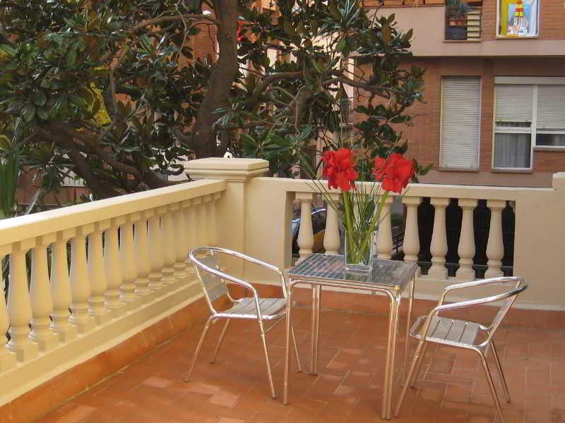 Residencia Erasmus Gracia Apartment Barcelona Exterior photo